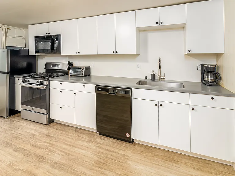 617 N Laventure Rd #B — Photo 4