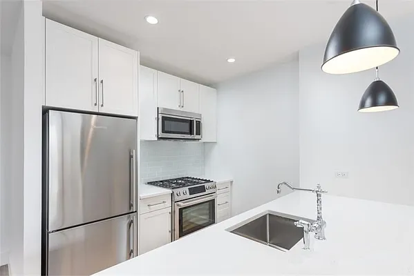 Rented by R New York | media 12