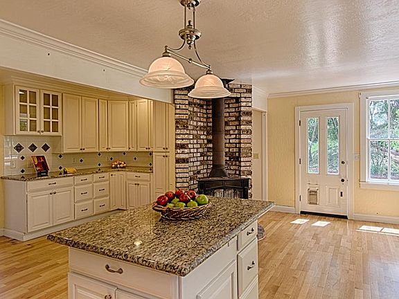 4th image of 341 Sunflower Ln