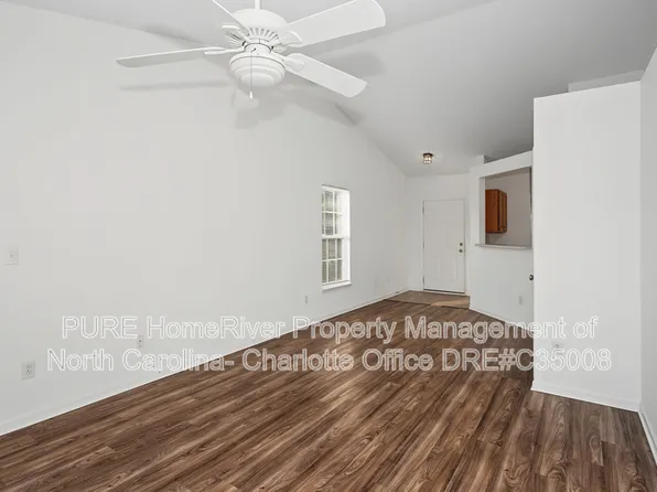 2910 Bridgeville Ln, Charlotte, NC 28262