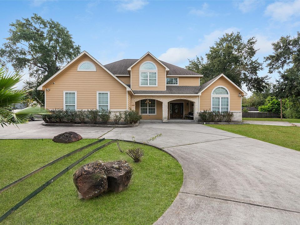 1st image of 721 Oak Hill Ln