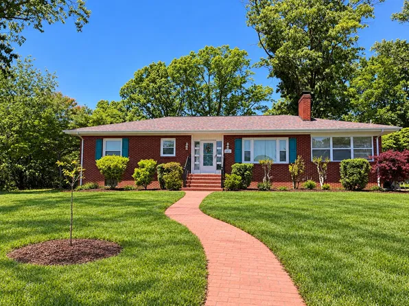 3612 Parkwood Dr, Roanoke, VA 24018