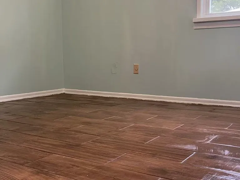 618 Ireland St — Photo 3