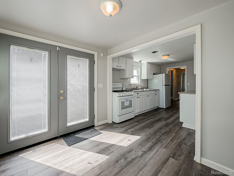 20380 Floral St, photo 18