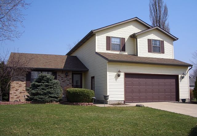 In Edison Estates Lakefront Subdivion. Enjoy summer near Lake Erie! 