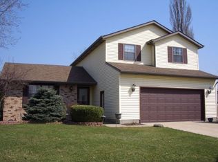 305 Edison Dr, Vermilion, OH 44089