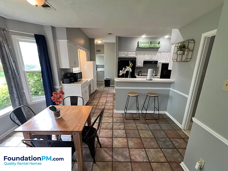 8215 Timber Creek Dr — Photo 3