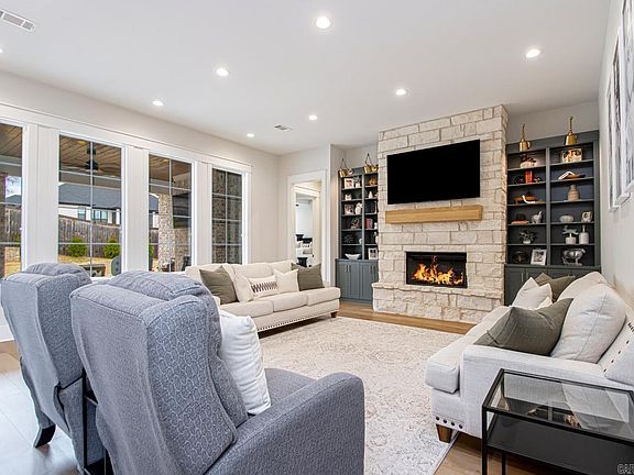 3rd image of 9900 Laurel Oak Dr