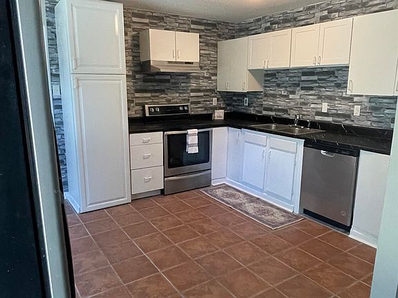 3rd image of 15060 Starlight Ave