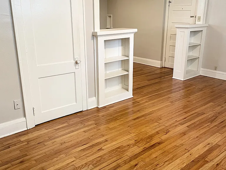 St. Clair Apartments — Photo 4