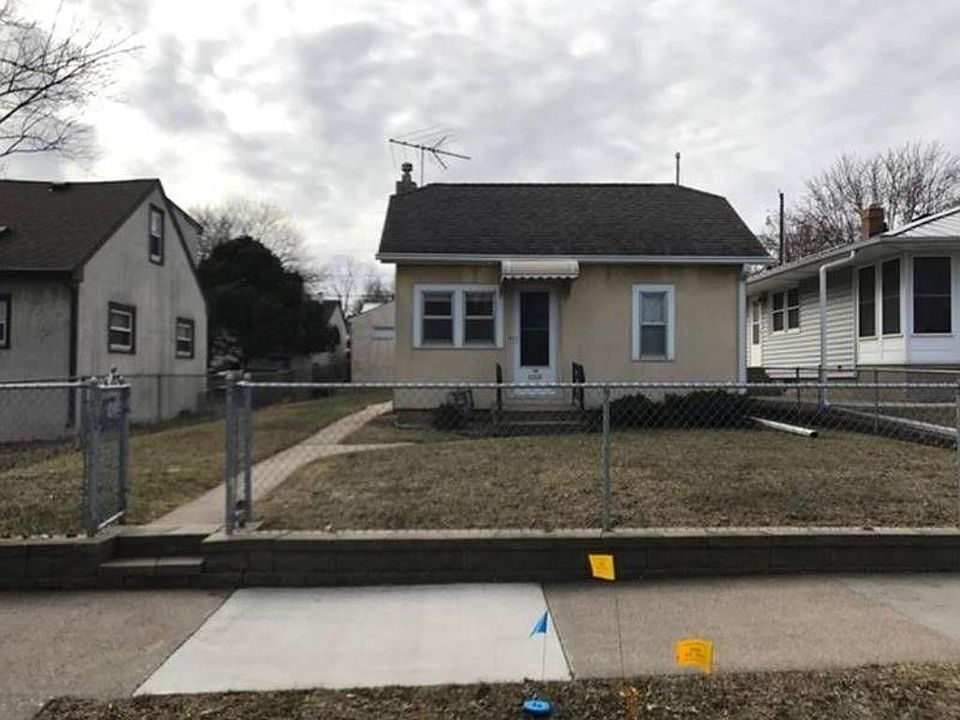 1st image of 136 15th Ave S