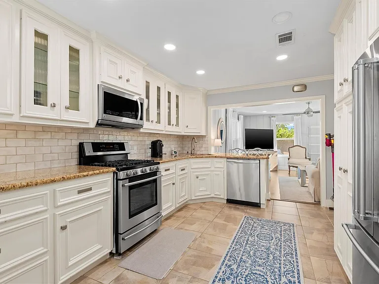 2023 Woodcrest Dr — Photo 11
