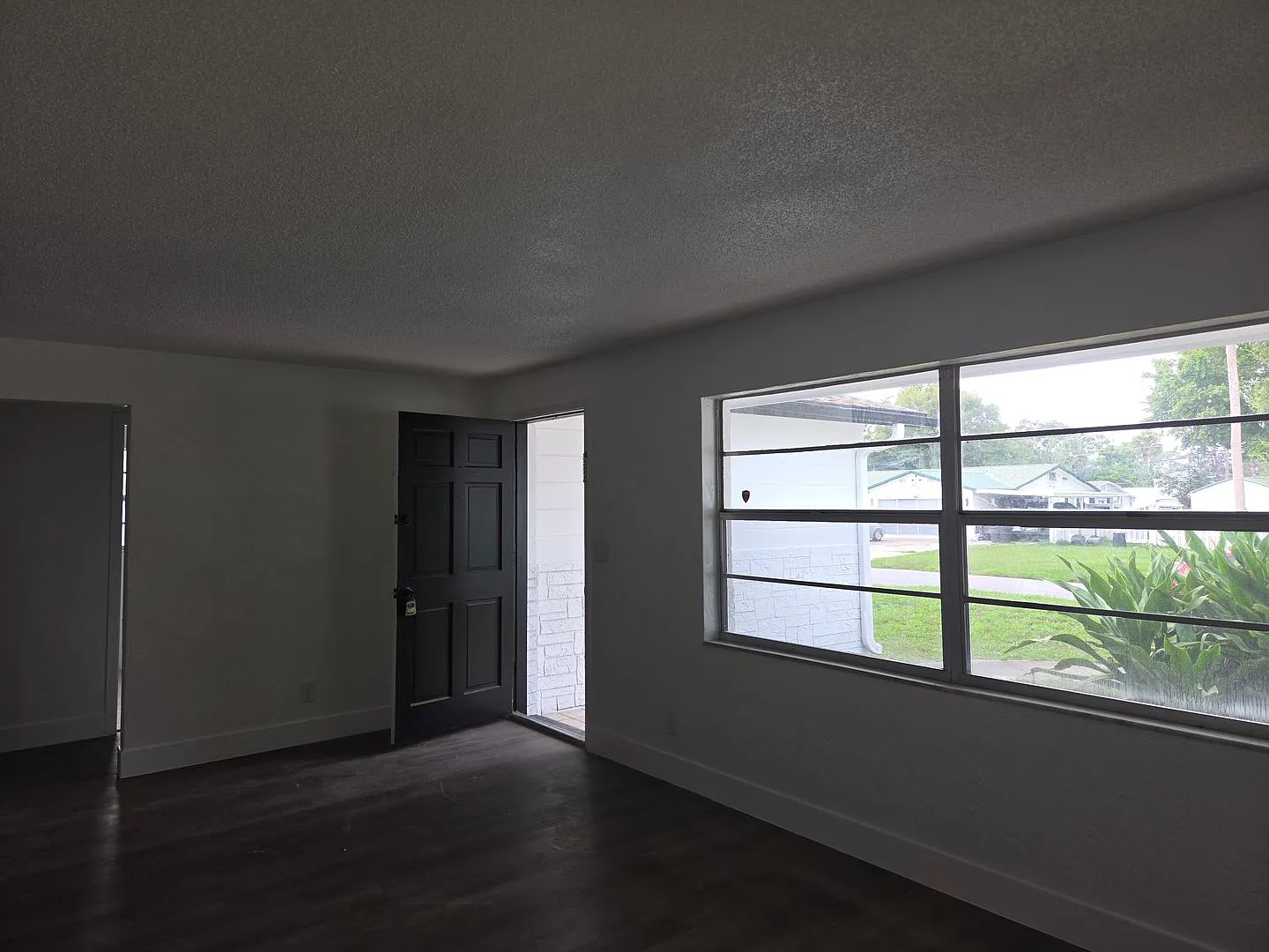 For Rent 3 Bedroom / 2 Bath — Photo 3