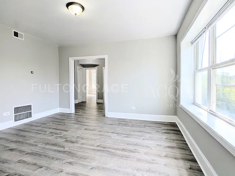 6300 N Oakley Ave #3 — Photo 6