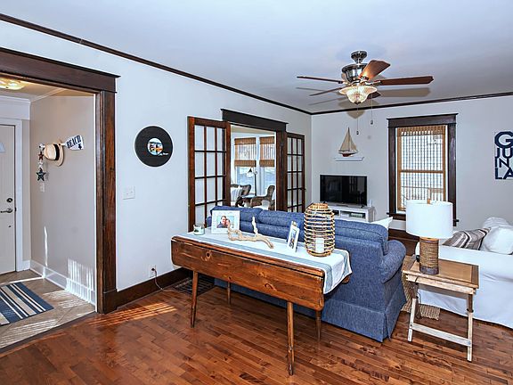 5th image of 821 Wolcott Ave