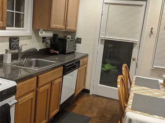 3rd image of 110 Audrey Ave #100