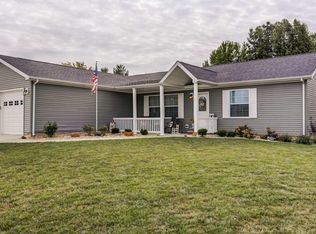 2500 Pine Tree Dr, Taylorville, IL 62568