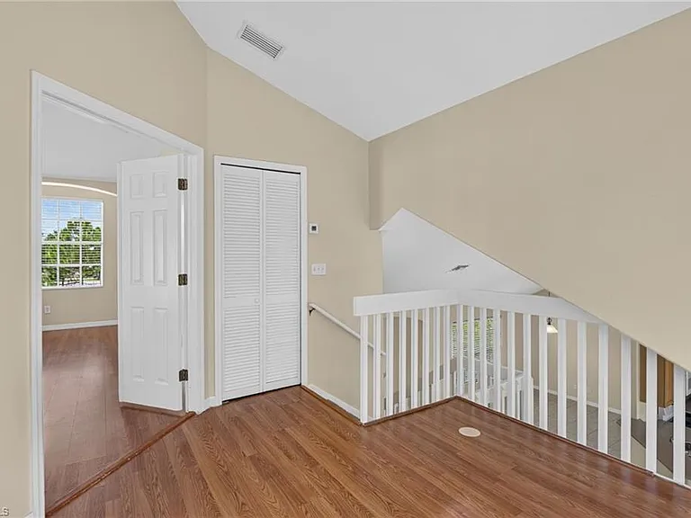 523 SE 25th Ln — Photo 17