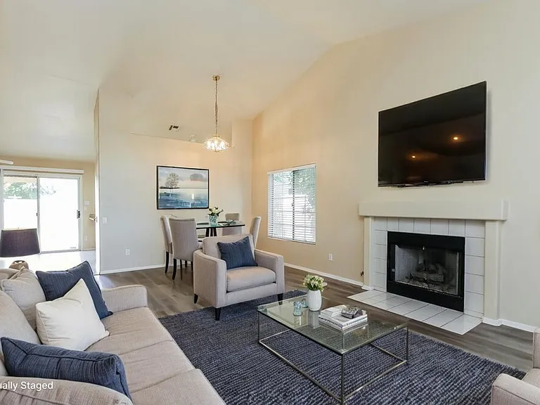 1130 N Meadows Dr — Photo 6