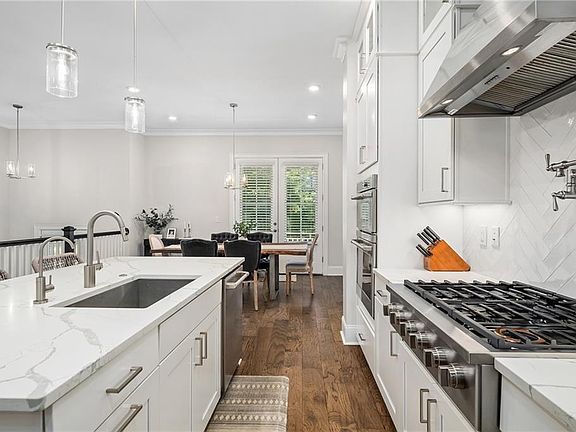 5th image of 896 Mayfield Rd