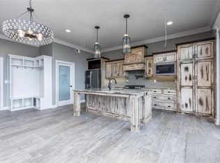 516 N Bynum Rd, Lone Jack, MO 64070