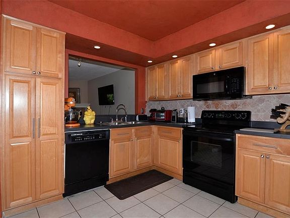 2nd image of 177 Crown Point Cir #177