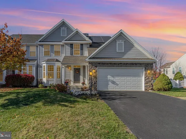 3056 Sundown Dr, Chambersburg, PA 17201