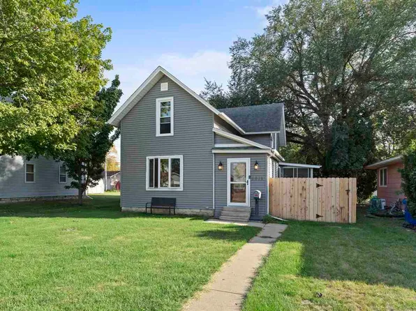 1015 E 2nd St, Washington, IA 52353