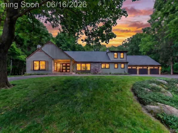 1366 Conge Dr, Bloomfield Hills, MI 48304
