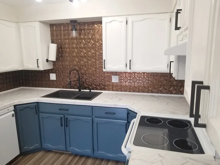 510 S Phillippi St — Photo 1