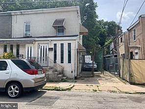 3rd image of 2070 E Haines St