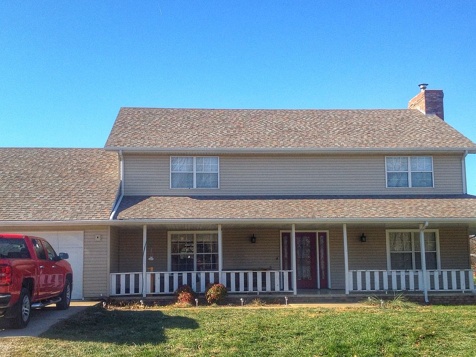 View from driveway and driveentry