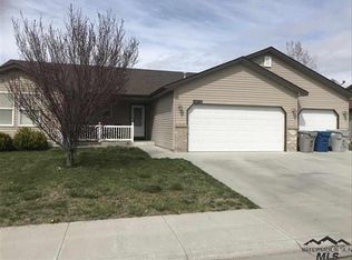 1298 NW Withrow Ct, Mountain Home, ID 83647