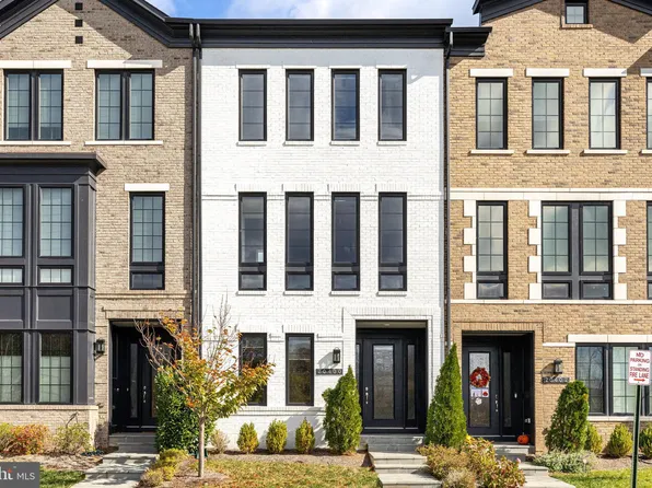 20400 Roslindale Dr, Ashburn, VA 20147