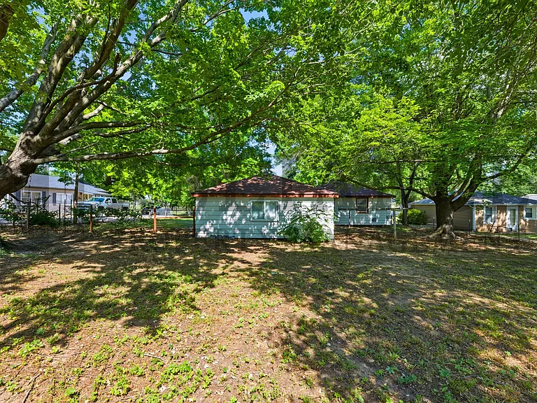 107 S Queen Ave — Photo 12