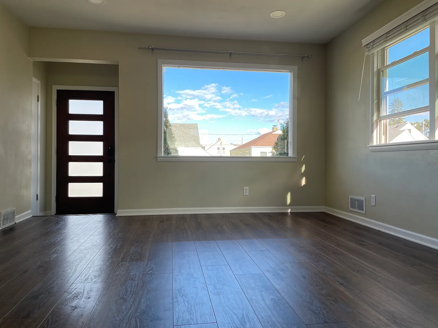 3 bed, 1096 sqft, $2,250 — Photo 2