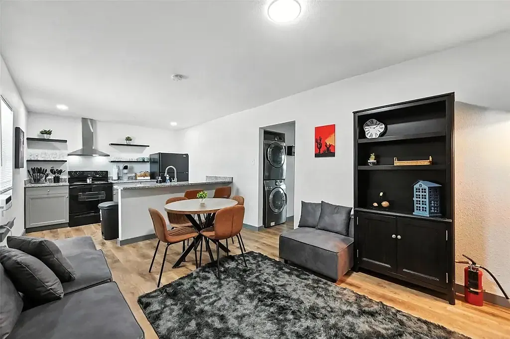 Charming 2BR Single-Family Home in Arlington with Comfort & Space — Photo 3