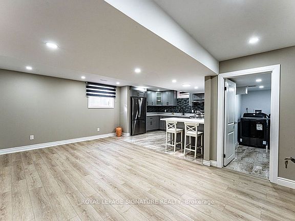 5th image of 42 Summershade St #Basement