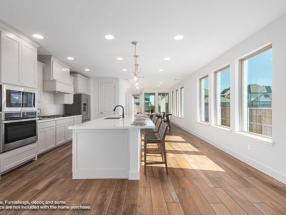 2nd image of 1604 Victoria Pl