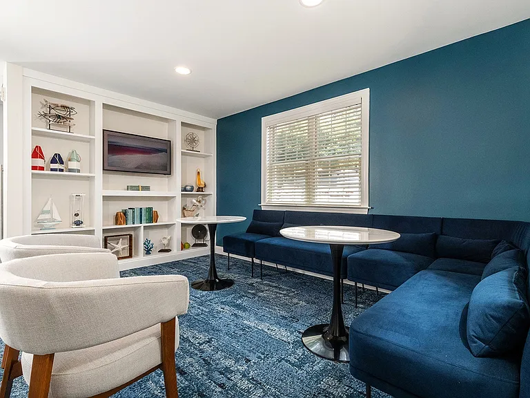 Spa Cove Apartments — Photo 26