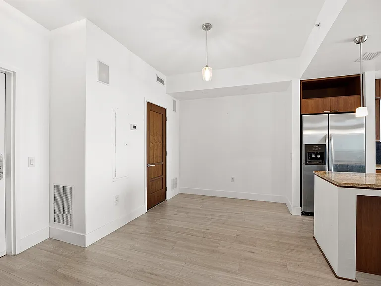 111 N 12th St #1707 — Photo 26