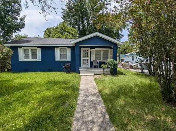 913 Carver Street, Savannah, GA 31415