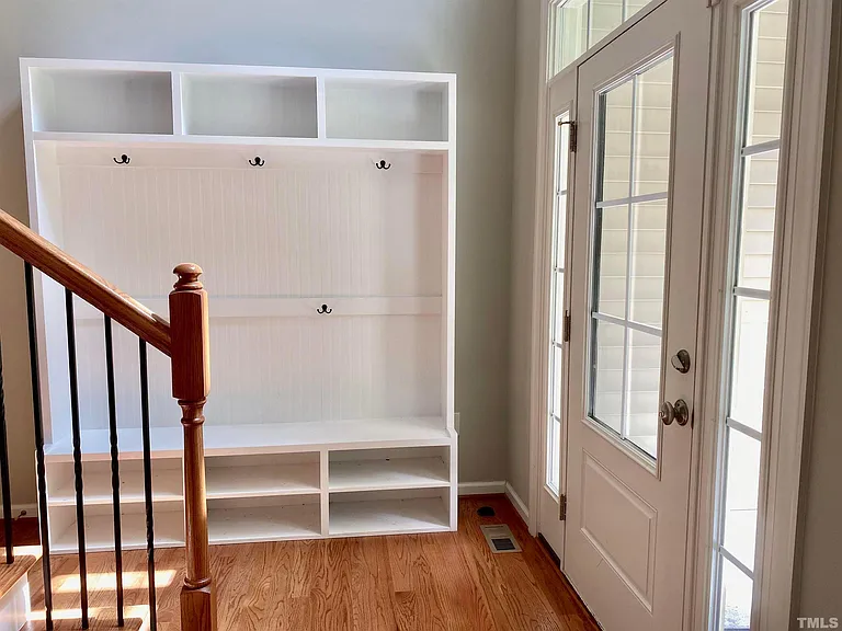 207 Lake Dr — Photo 4