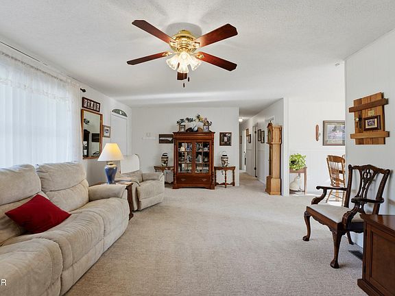 2nd image of 728 Schneider Ln