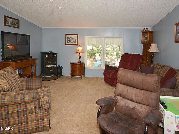 3rd image of 4847 104th Ave