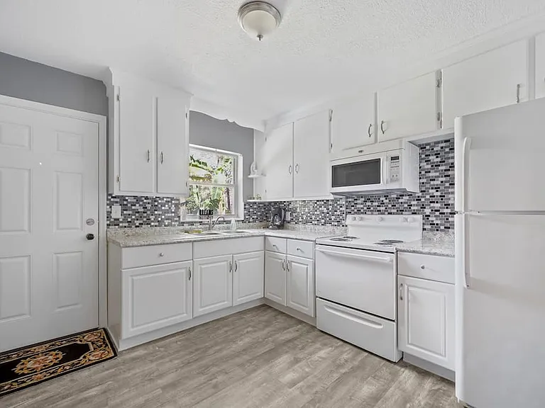 5769 Cedar Oaks Dr — Photo 10