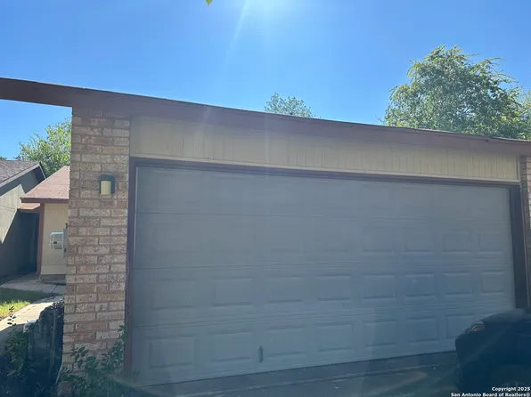 1318 BAYOU DR, San Antonio, TX 78245