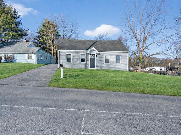 5th image of 30 Bear Hill Rd