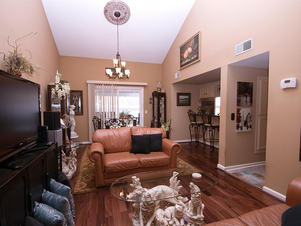 1st image of 114 Lake Chateau Dr