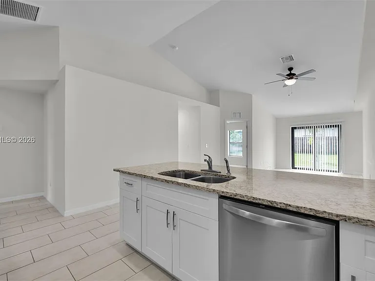 1413 Academy Blvd — Photo 9